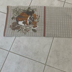 Pier, one table runner